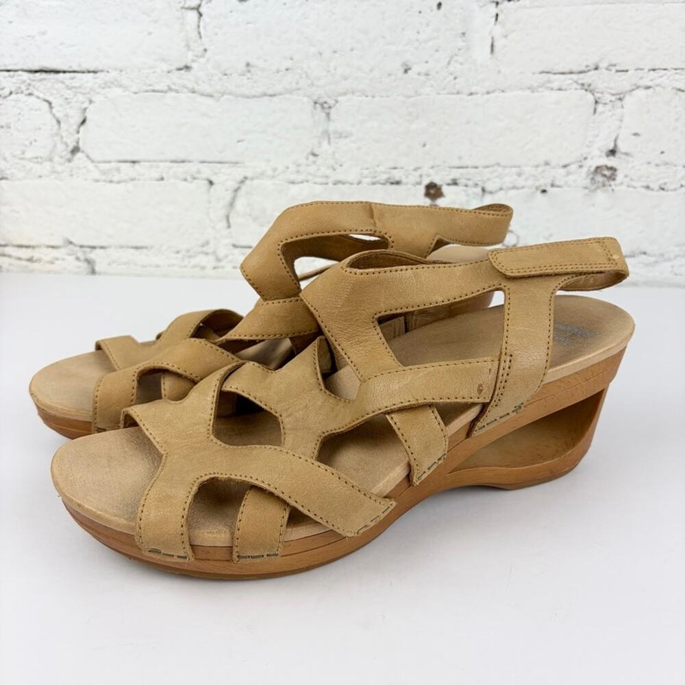 Dansko Tempest Tan Milled Leather Wood Cutout Ankle Wedge Sandal 42